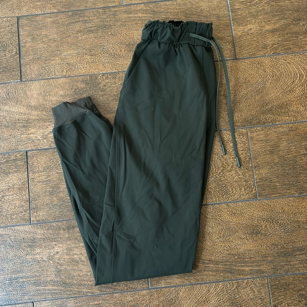 Lululemon Stretch High-Rise Jogger
Full Length